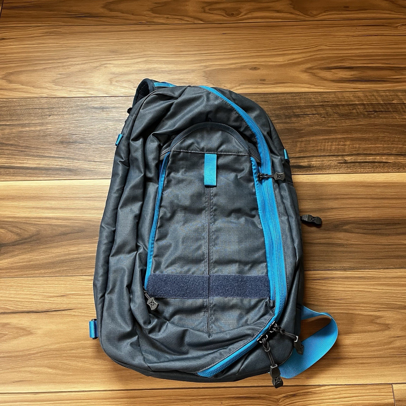 Vertx Commuter Sling 2.0 Backpack Blue