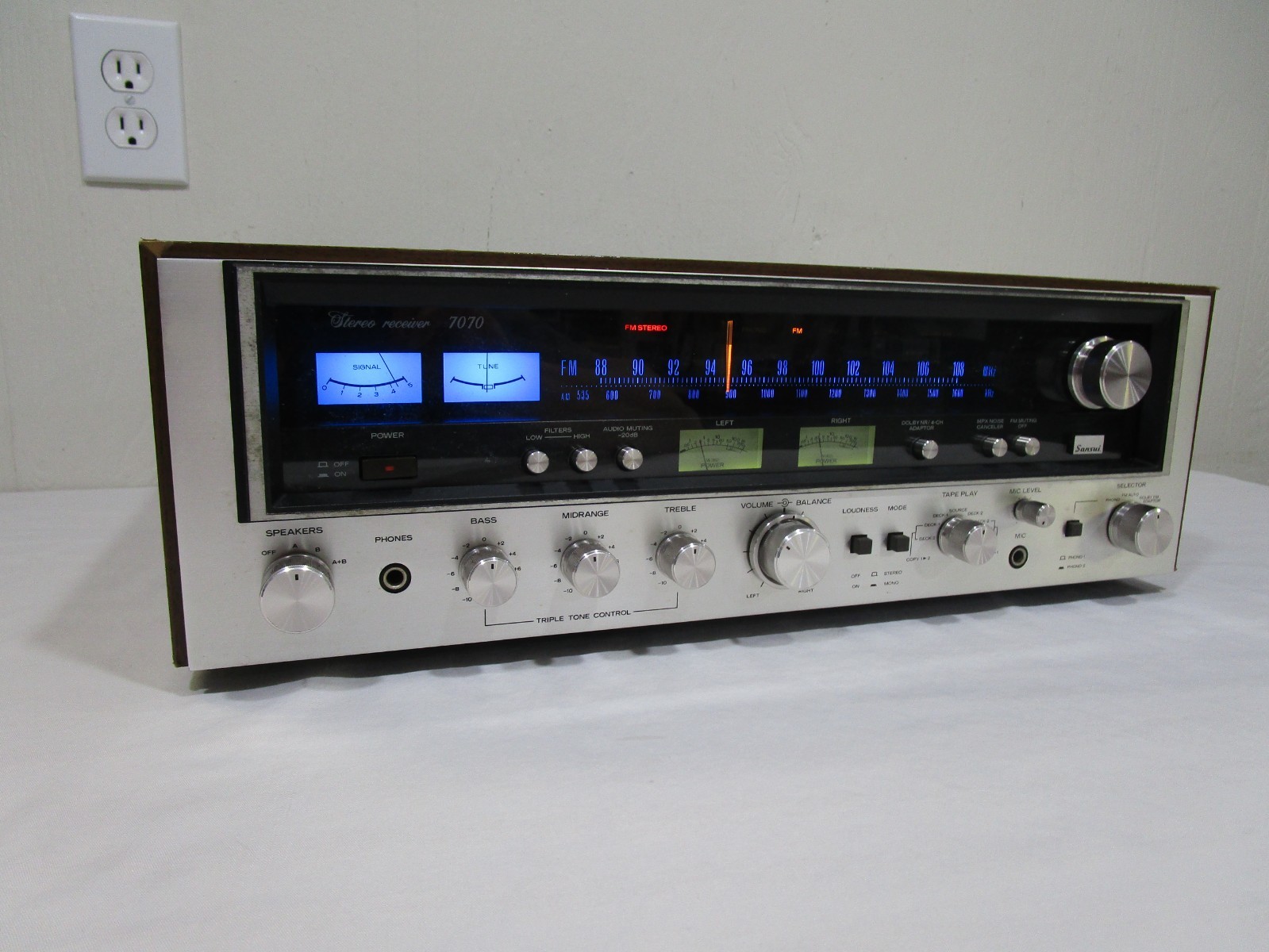 Very Nice Sansui 7070 Stereo Receiver w/ New LEDs - Serviced - Recapped  - Cool!