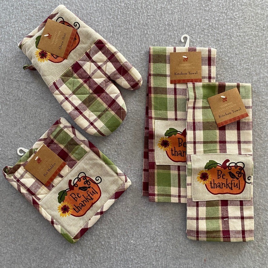 Fall Kitchen Towel Oven Mitt & Pot Holder Set of 4 Green Plaid Pumpkin NWT