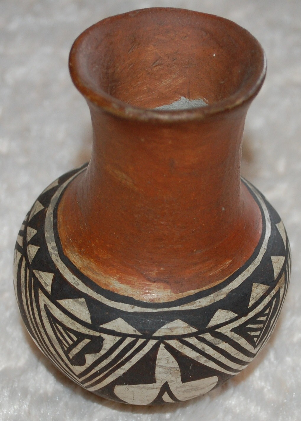 Acoma Clay Pottery Vase 1940, 4.25" tall-3.0" diameter-signed on bottom Acoma NM