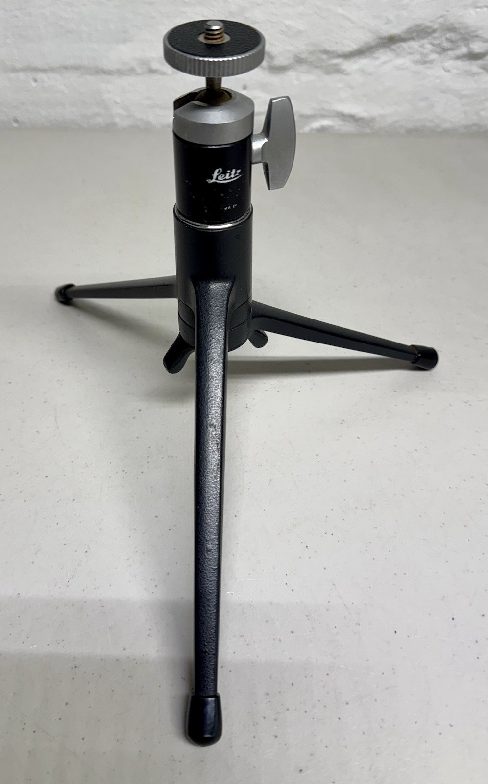 Vintage LEITZ WETZLAR CAMERA COMPACT SMALL TRIPOD W/ BALL JOINT HEAD SOCKET