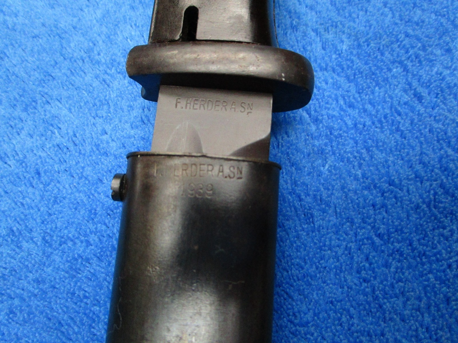 ORIGINAL WW2 GERMAN F.HERDER 1939 BAYONET AND SCABBARD WITH FROG MATCHING NUMBER