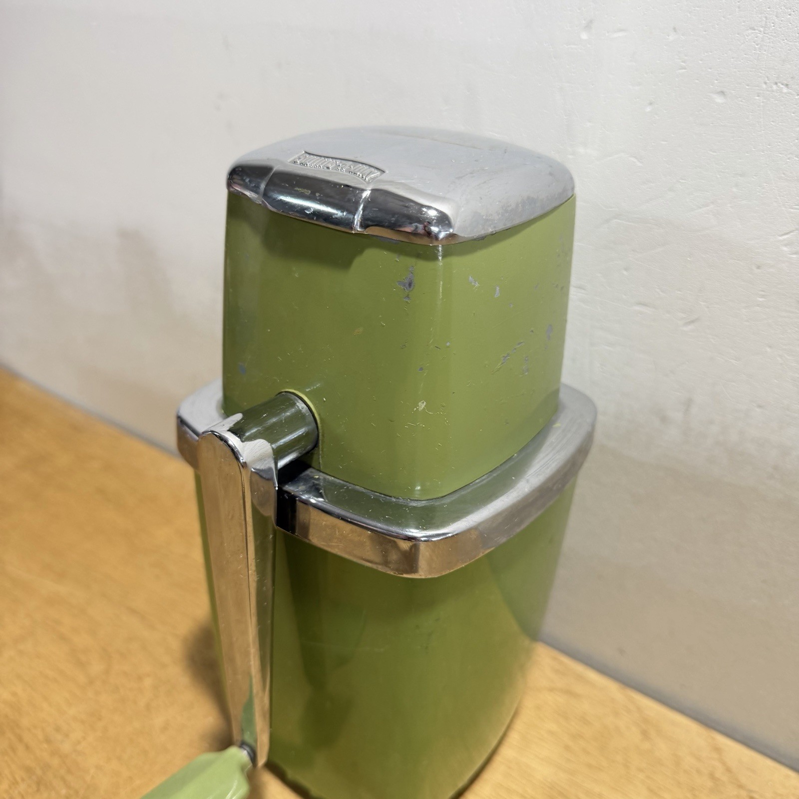 Vintage Swing Away Ice Crusher Manual Hand Crank Avocado Green Retro MCM 70s