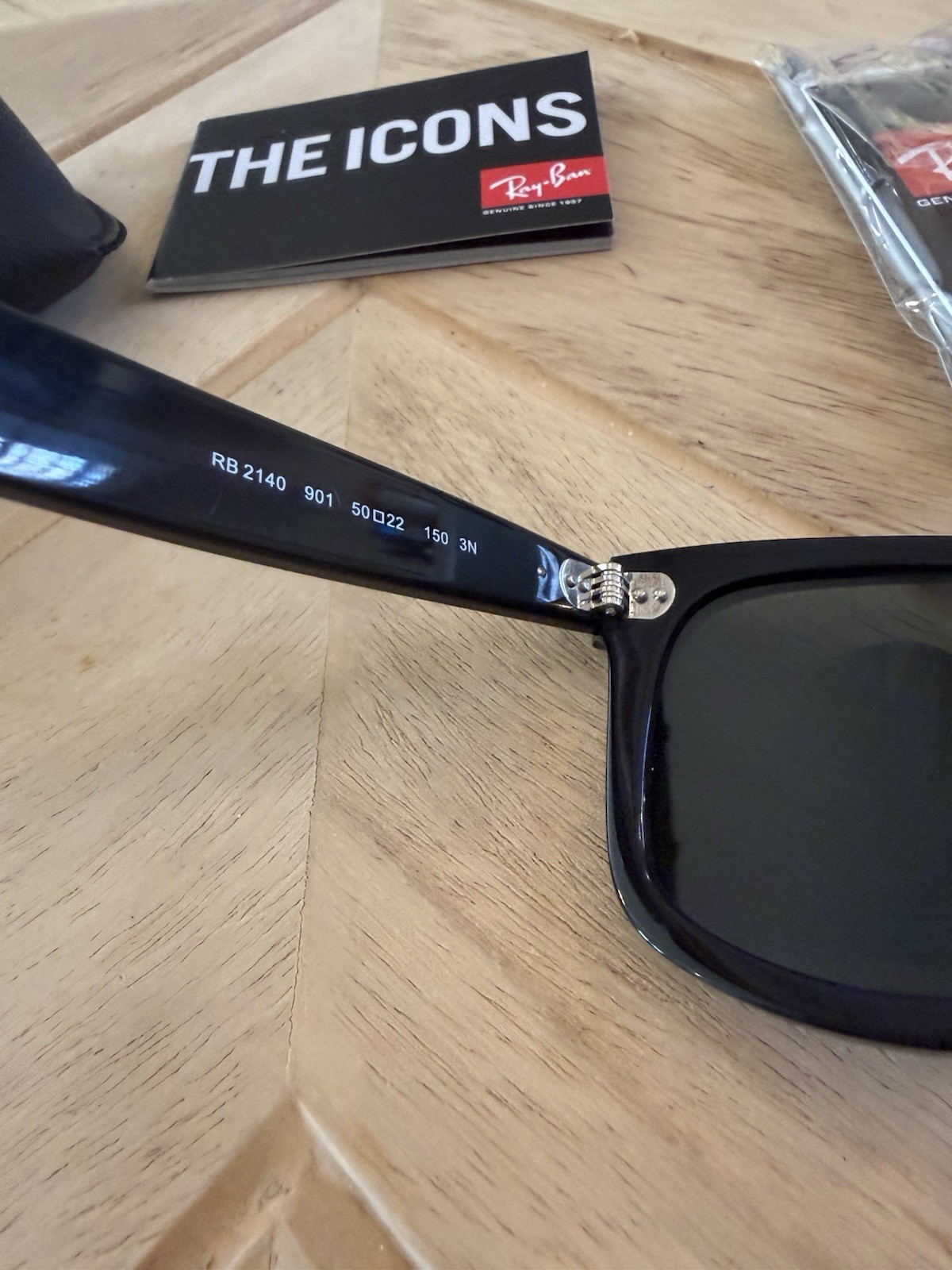 Ray-Ban Sunglasses Wayfarers Classic Black Frame Dark Green Lens 50mm