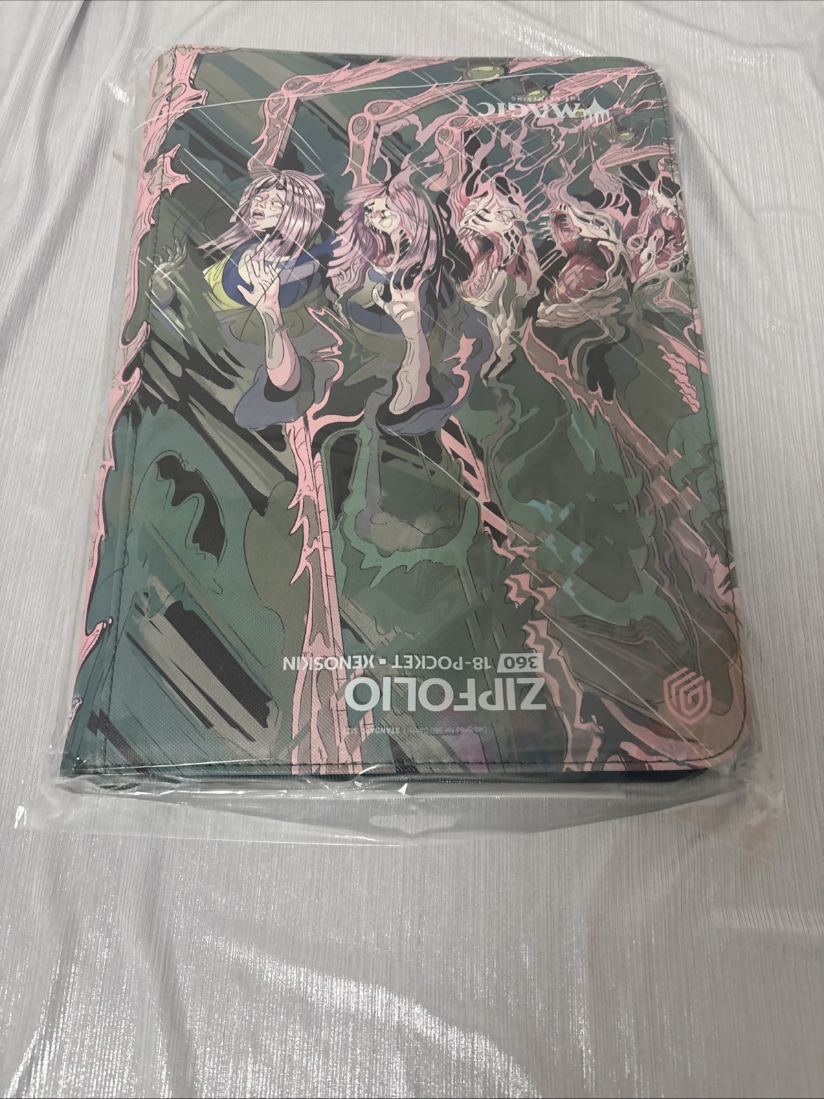 Xenoskin Zipfolio 360: Magic: The Gathering - Duskmourn Series - Mirror Room