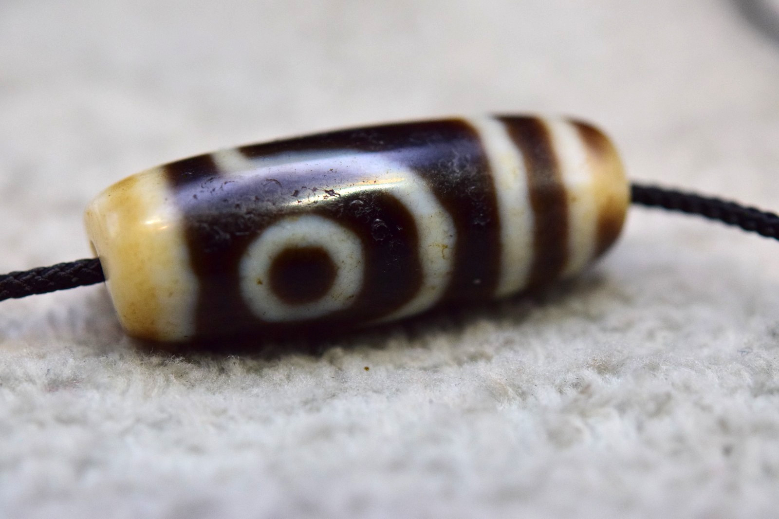 old Himalayan indo tibetan 2eyes agate bead unique pattern