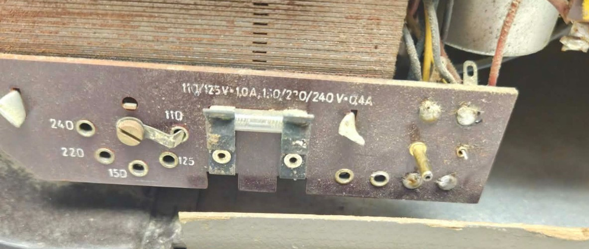 Vintage Nordmende / Sterling “Kadett 57 USA” Tube Radio Powers On, Tunes