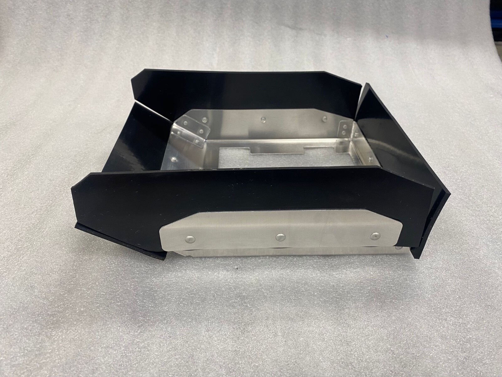 CESSNA 150, 152, 172 AIRFILTER/AIRBOX SHROUD ASSEMBLY HOLDER