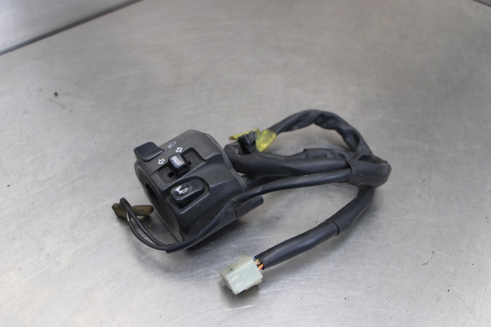 07-08 YAMAHA YZF R1 LEFT CLIP ON HANDLE HORN SIGNALS SWITCH SWITCHES