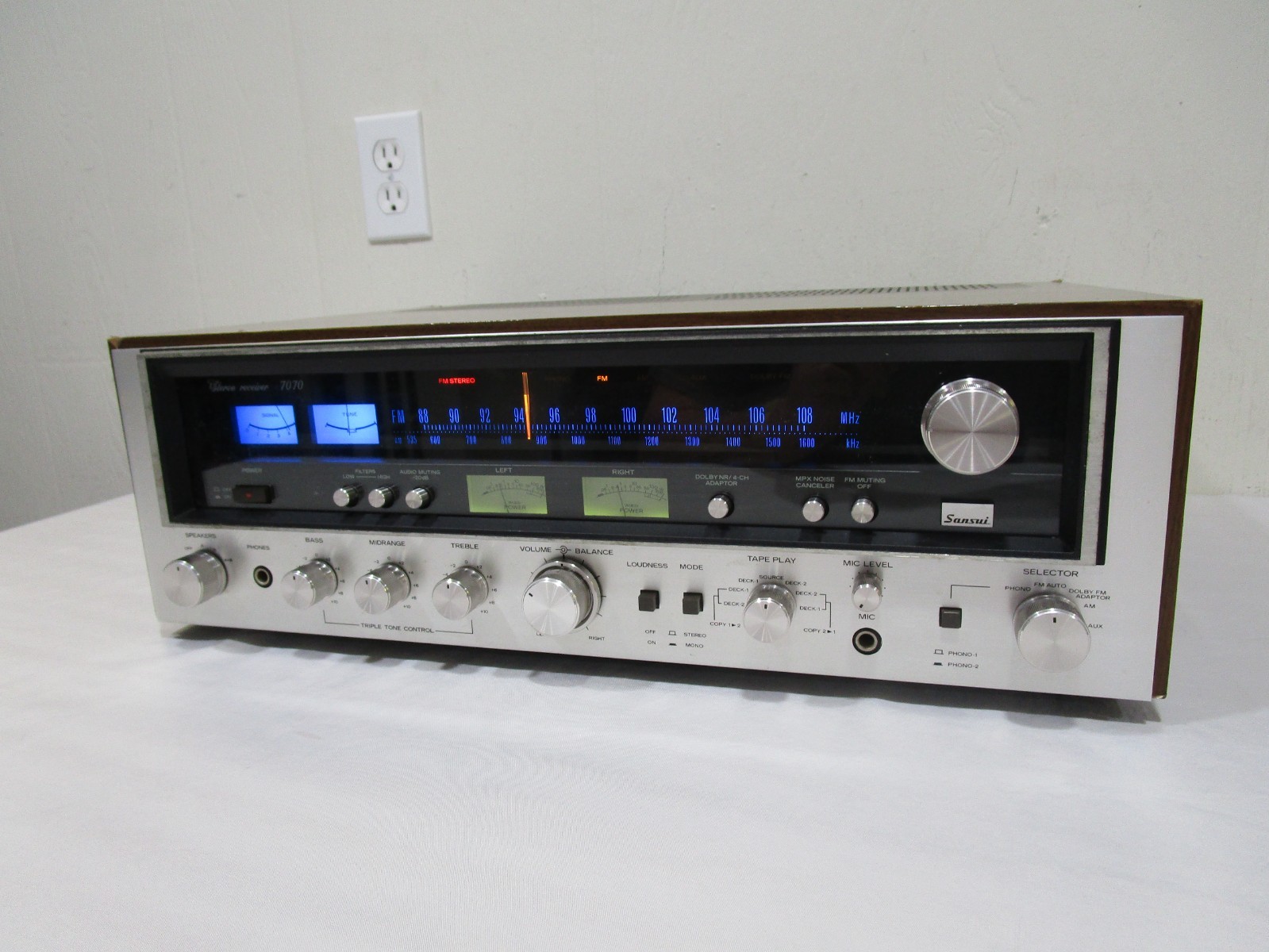 Very Nice Sansui 7070 Stereo Receiver w/ New LEDs - Serviced - Recapped - Cool!