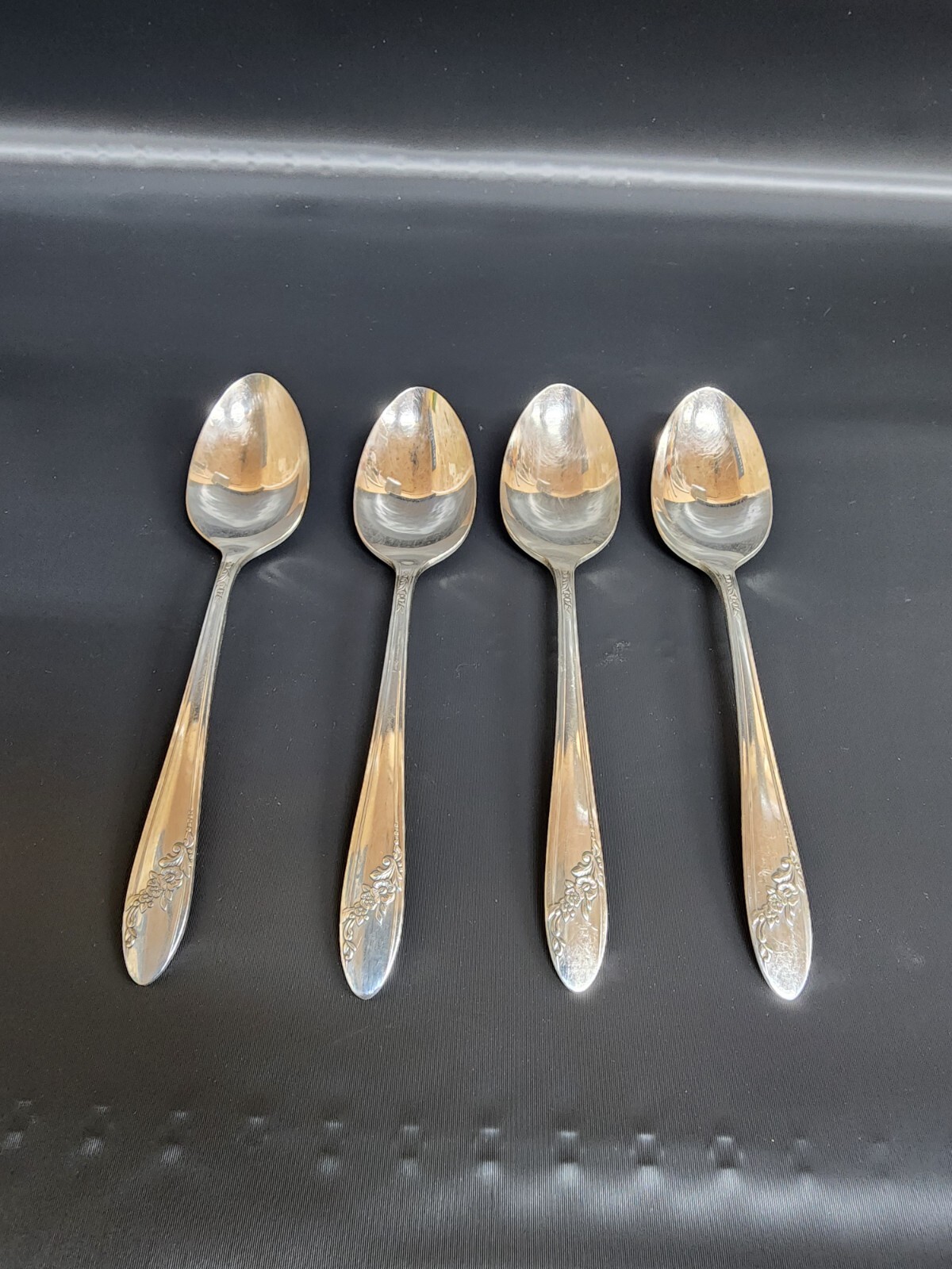 Set Of 4 Oneida Community Tudor Plate Queen Bess II Teaspoons