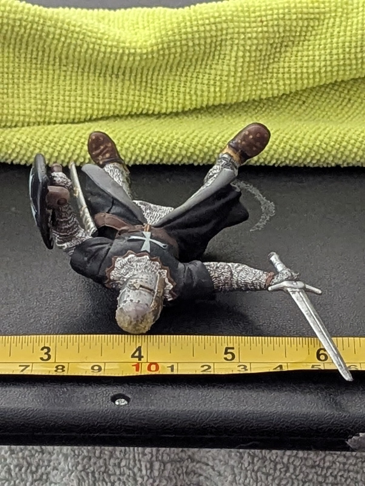 INTICING SCHLEICH WARRIOR MEDIEVAL W/ SHIELD & SWORD READY FOR BATTLE VG COLORS