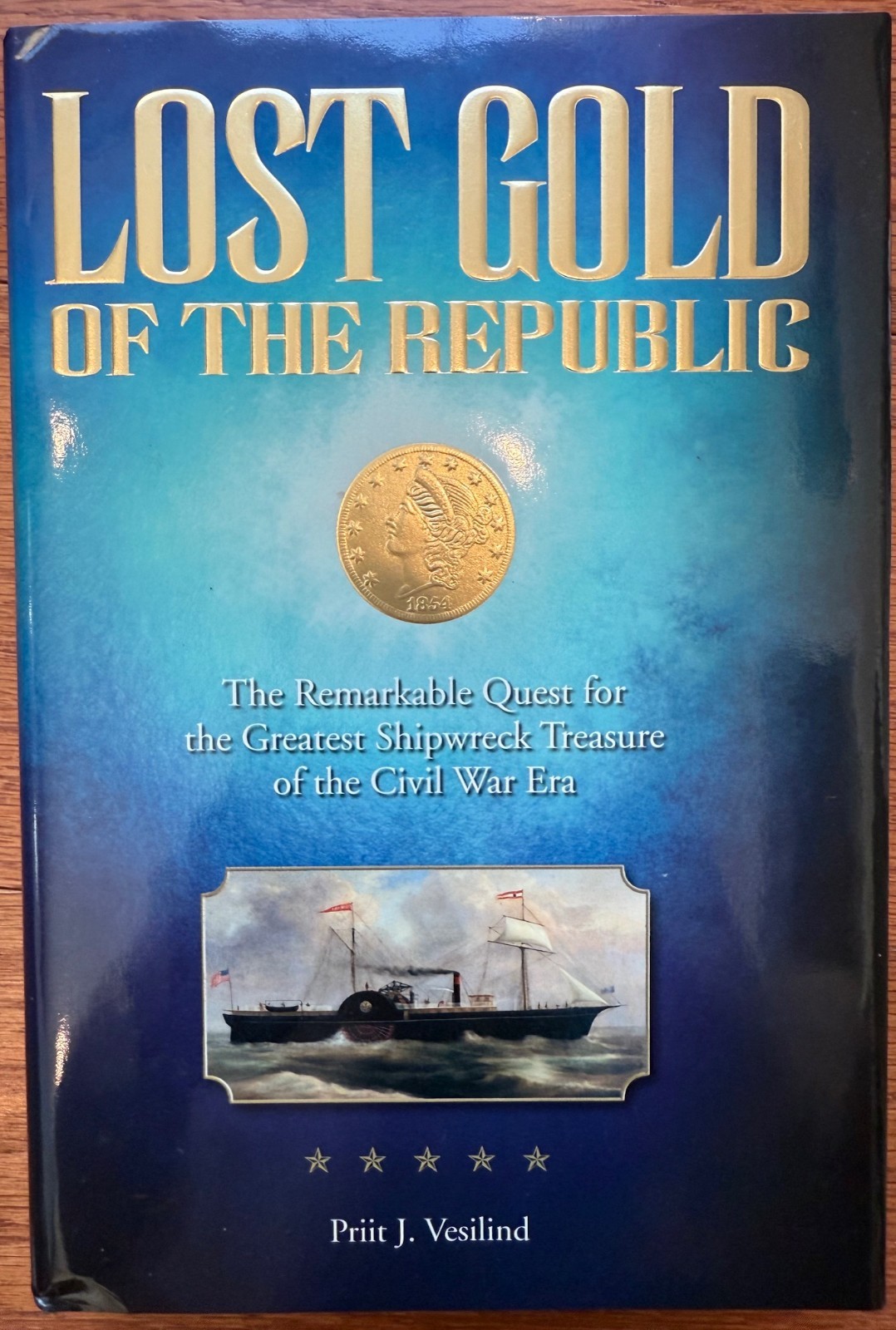 S.S. REPUBLIC SHIPWRECK GREEN BEER BOTTLE ARTIFACT W/ WOOD BASE, BOOK, NO COA