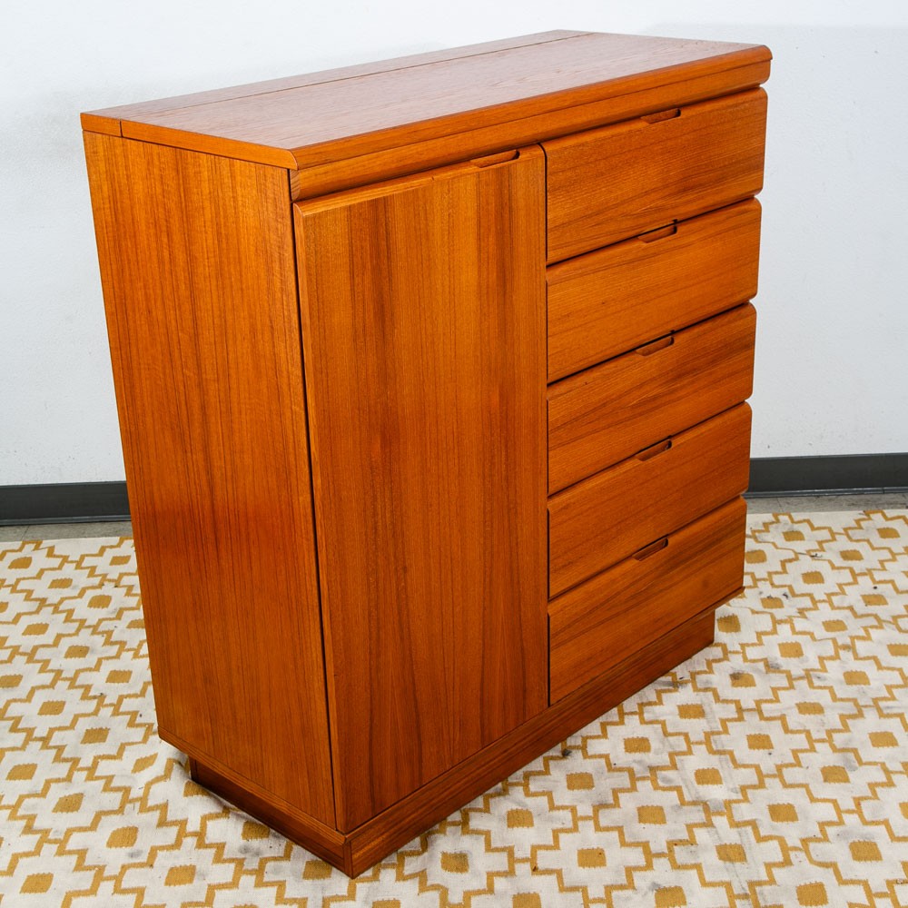 Mid Century Danish Modern Gentlemans Chest Dresser 7 Drawer Teak Vanity Denmark