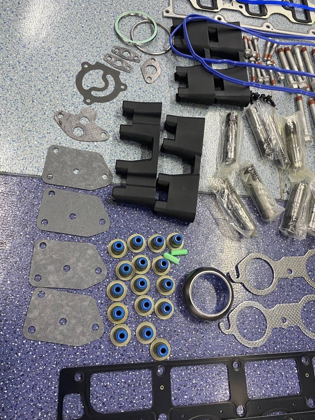 Chevrolet GM 5.3L AFM Lifter Kit Head Gasket Set, Head Bolts , Lifters & Guides