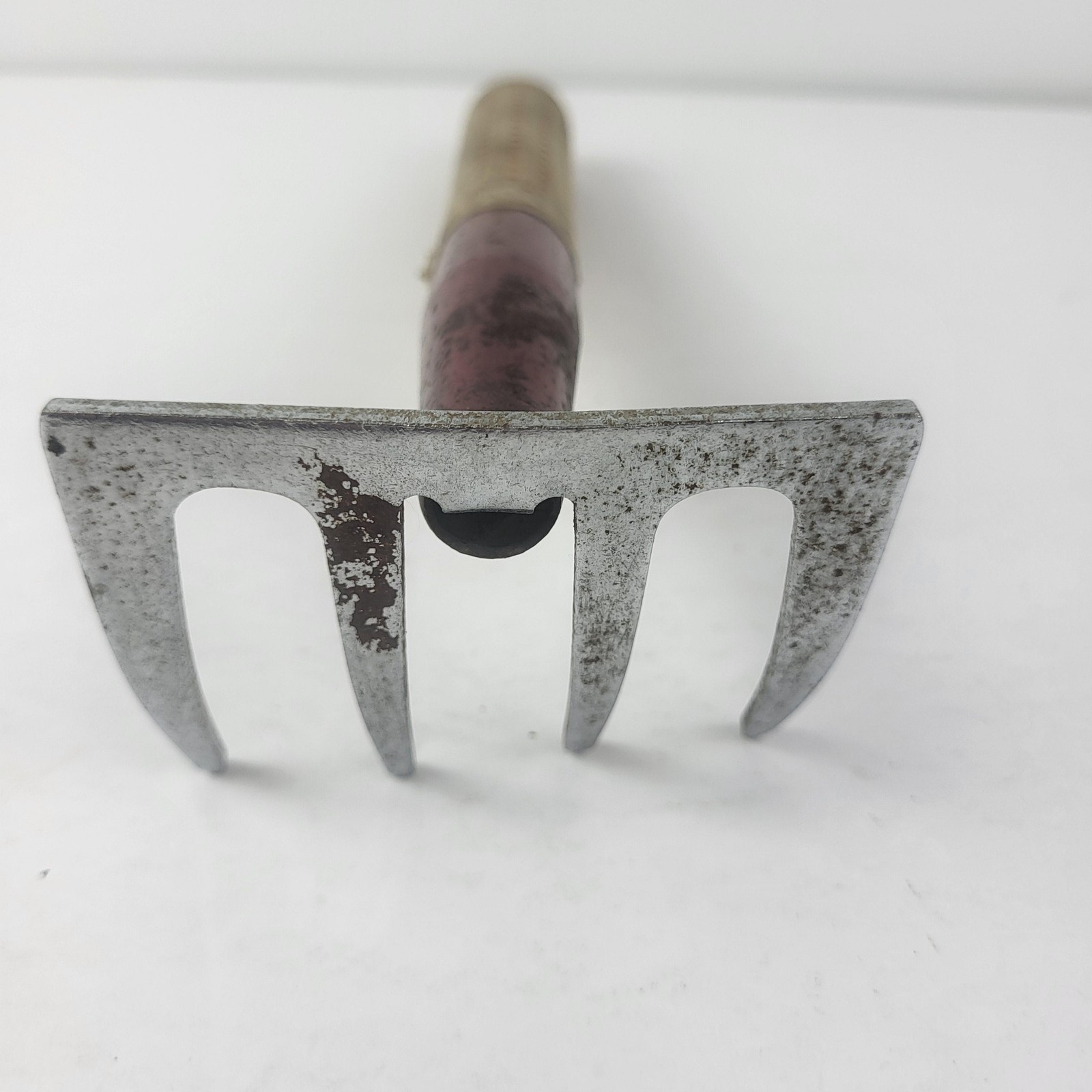 True Temper 10" Long Handle Garden Cultivator Cushion Grip Steel 4 Tine Tool