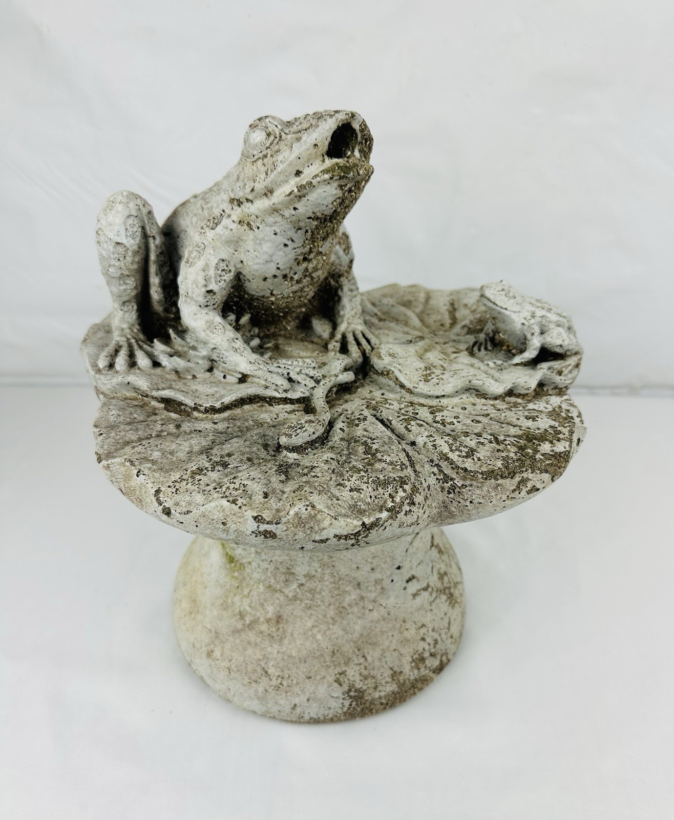 VTG 31lb Concrete Pond Spitter Fountain Accessory Mom & Baby Frogs Lilly Pad 12”