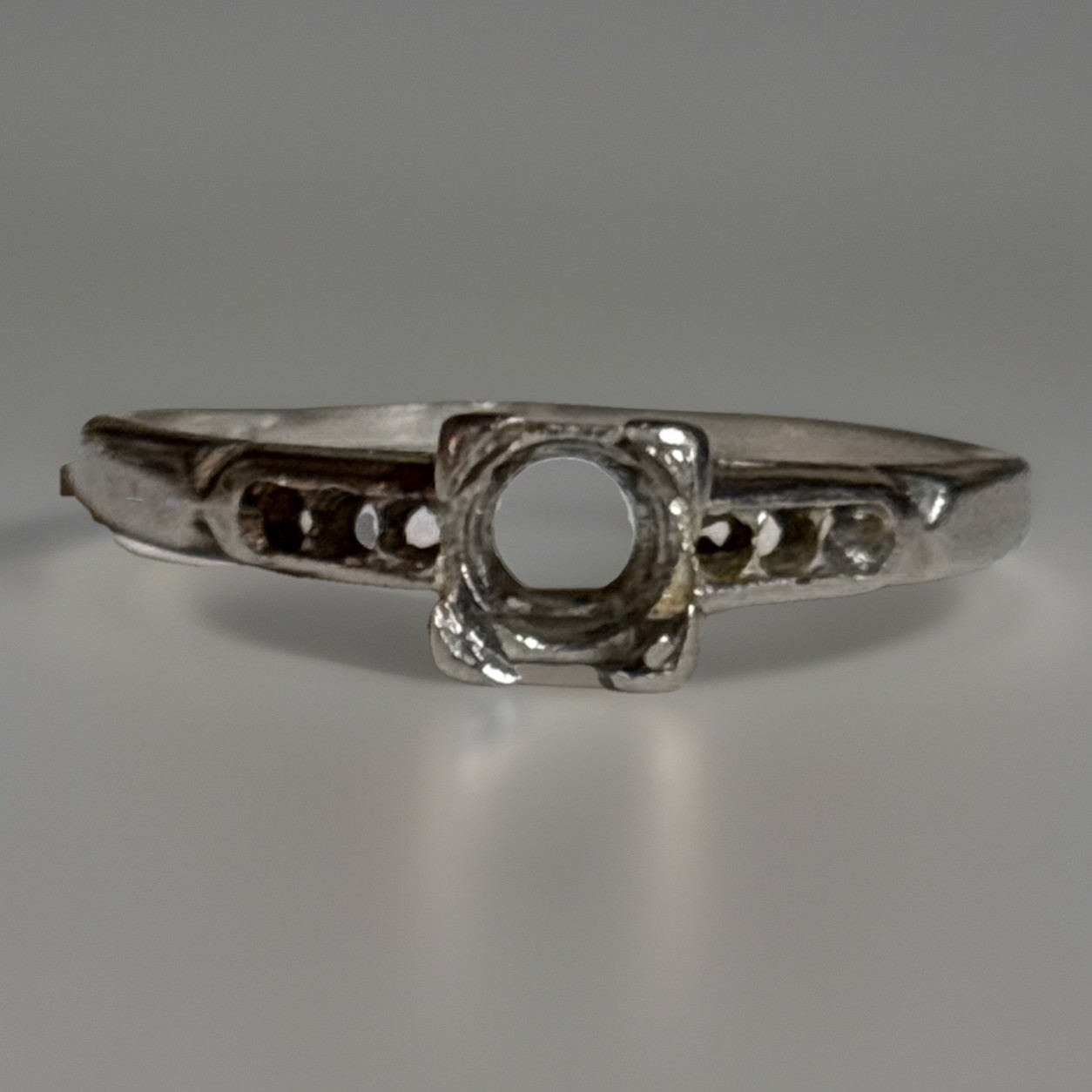 Platinum Solitaire Engagement Ring Setting – 0% IRID‑PLAT – Unmounted – 2.31g