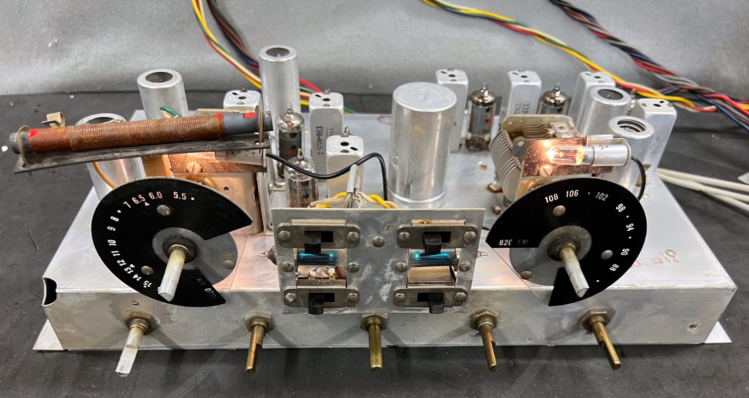 The New Englander by Guild Tube Amp & AM/FM Tuner Console Chassis