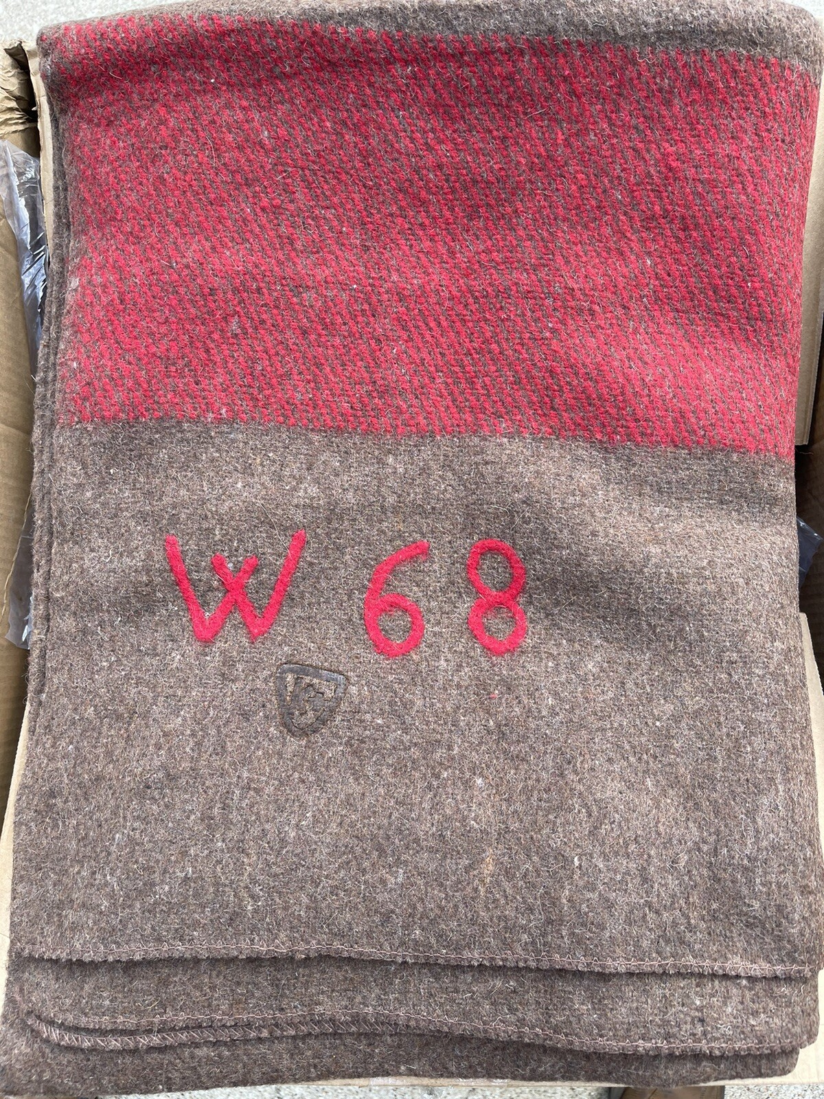 GENUINE SWISS ARMY VINTAGE 100% PURE WOOL BLANKET NEW .