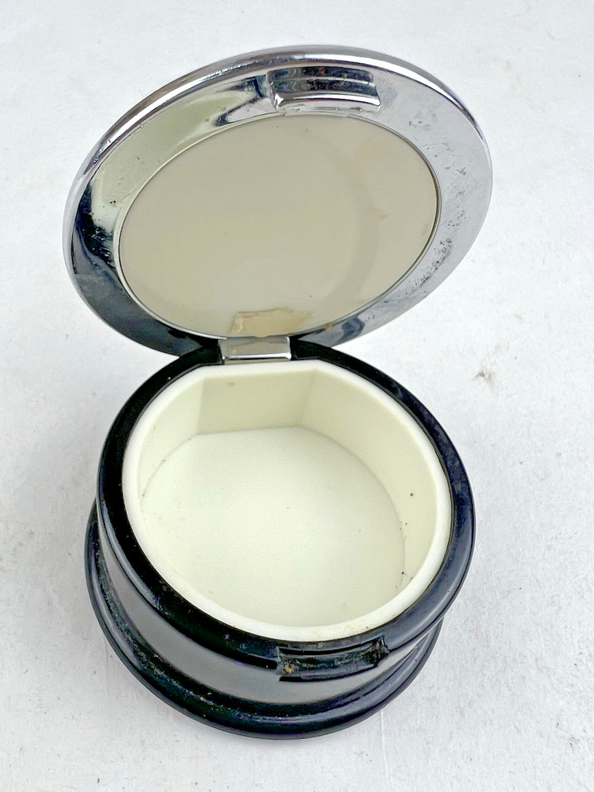 Vintage Star Design Pill Box Silver/Black