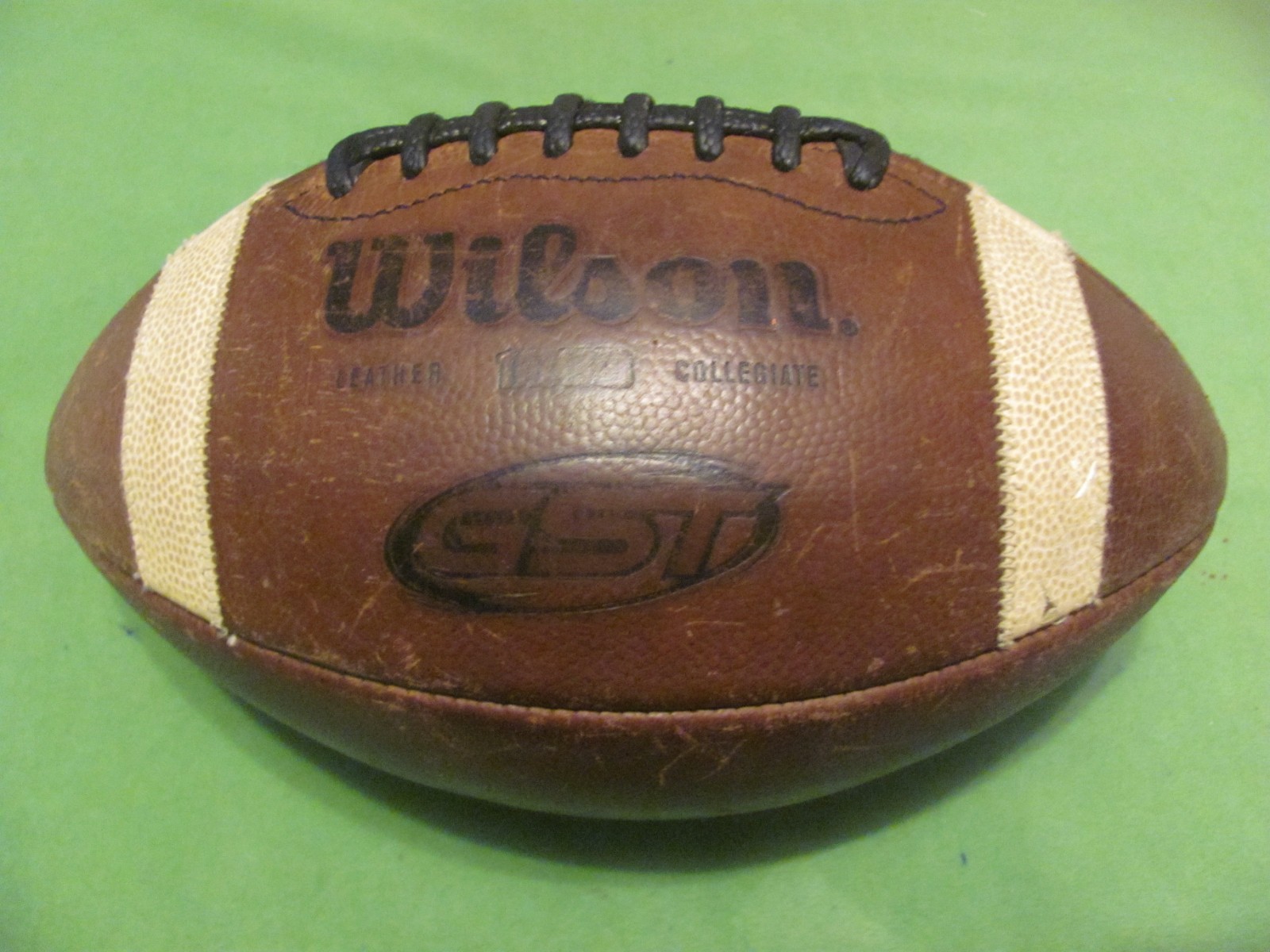 Wilson GST WTF1003 NCAA/NFHS Collegiate Leather Football USA.