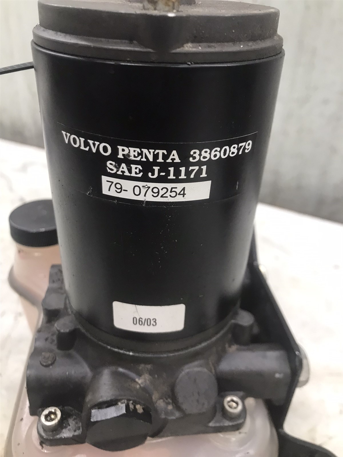 Volvo Penta Stern out drive outdrive trim tilt lift hydraulic pump 3860879