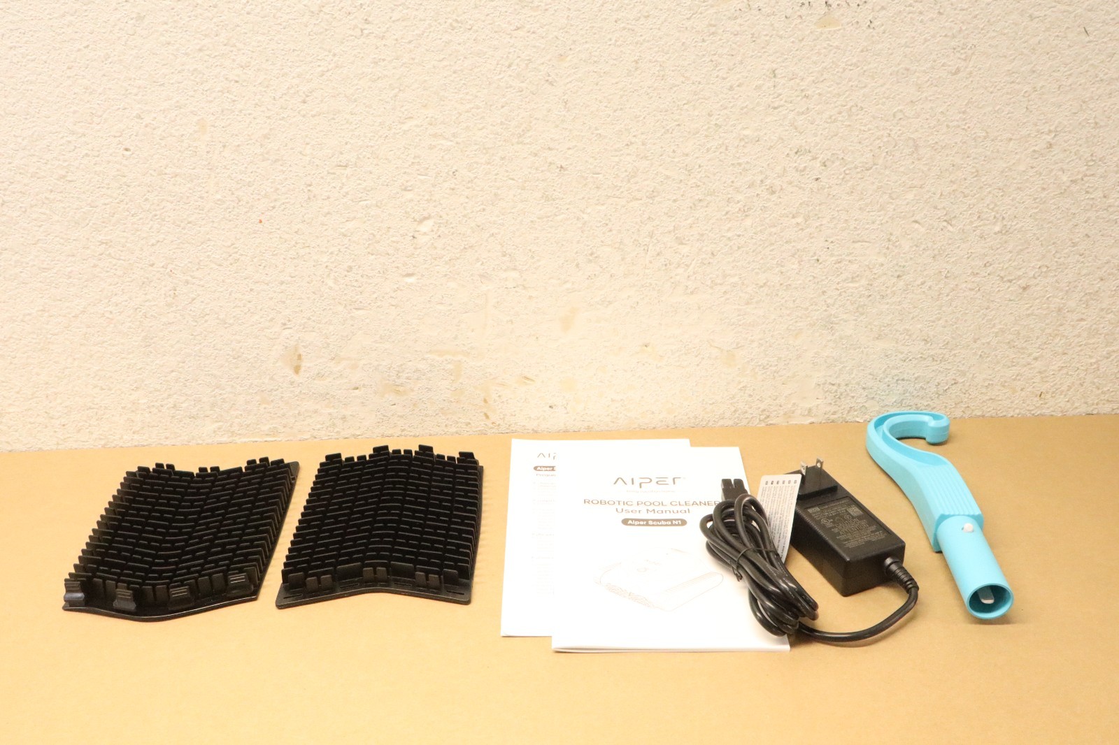 AIPER Scuba N1 Robotic Pool Vacuum Cleaner, Cordless, 2 Extra Brushes