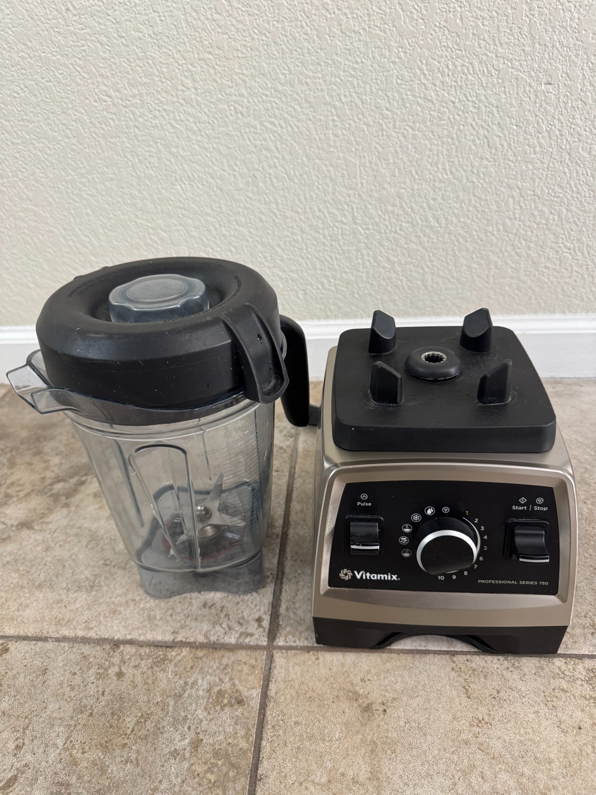 Vitamix Professional Series 750 64oz Blender - Brushed Stainless Steel (VM0158A)