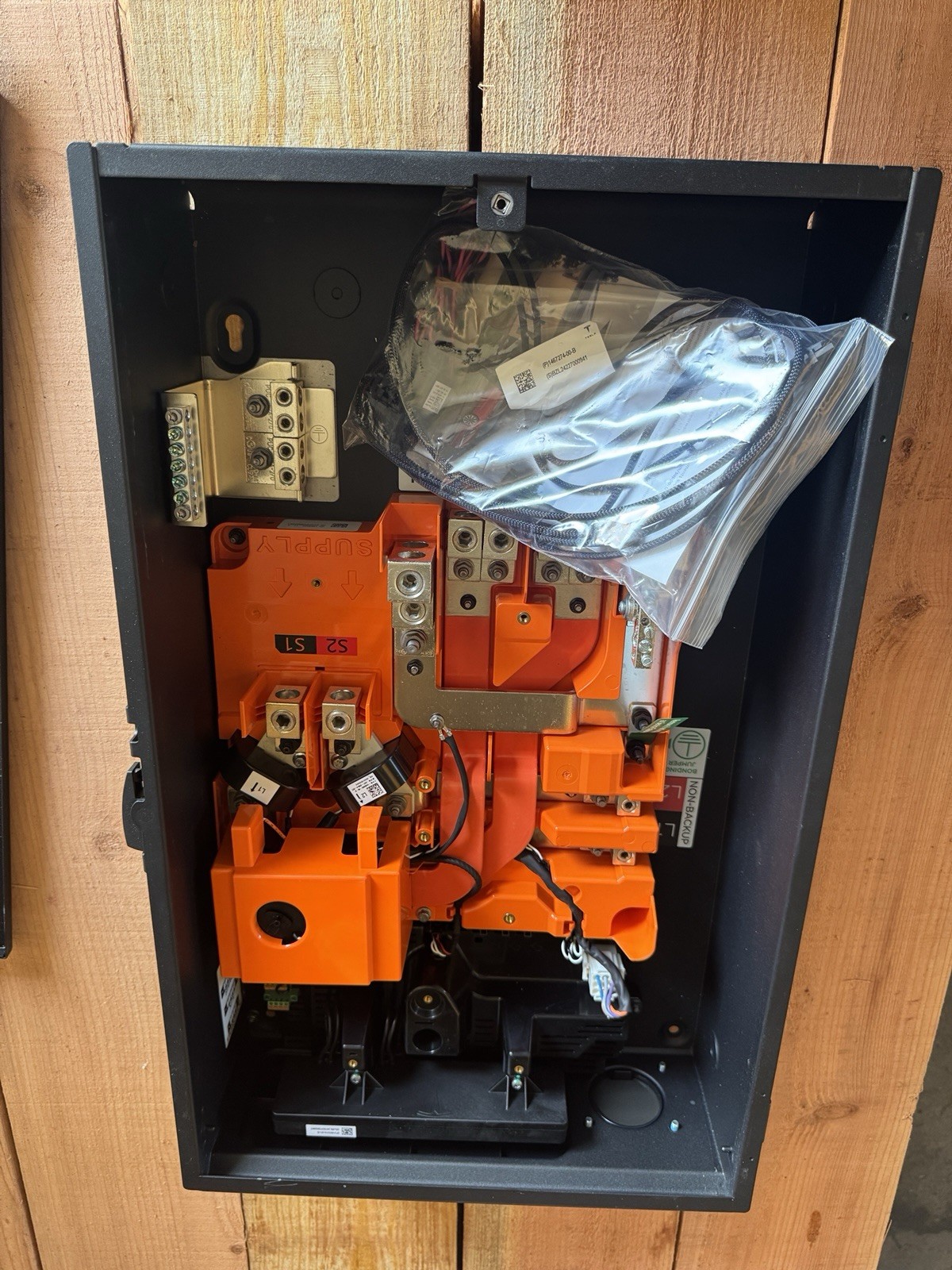 Tesla Backup Gateway 2 120/240v AC, TPN 1232100-00-H