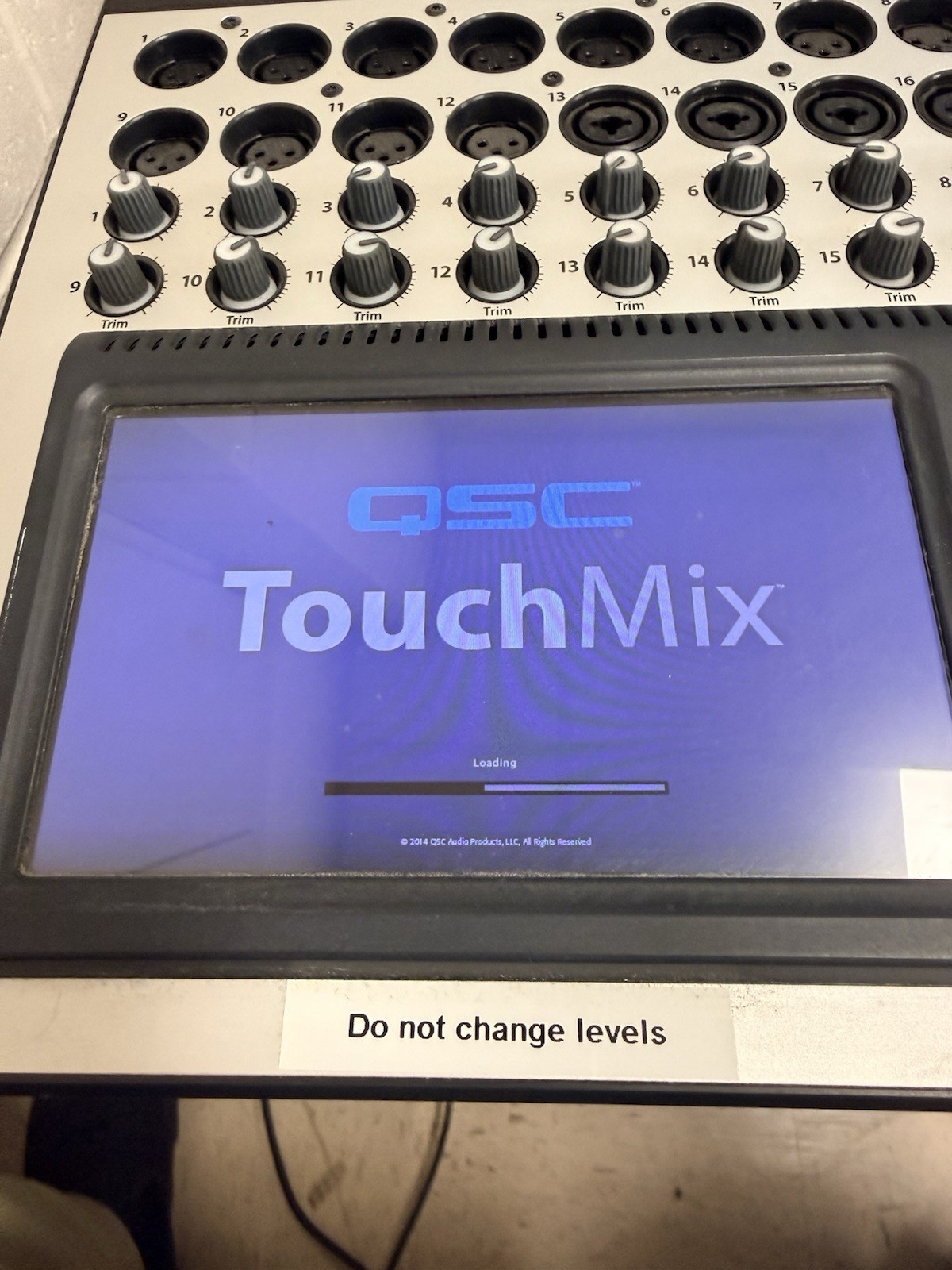QSC TouchMix-16 Touch Screen Compact Digital Mixer PSU & Case READ DESCRIPTION