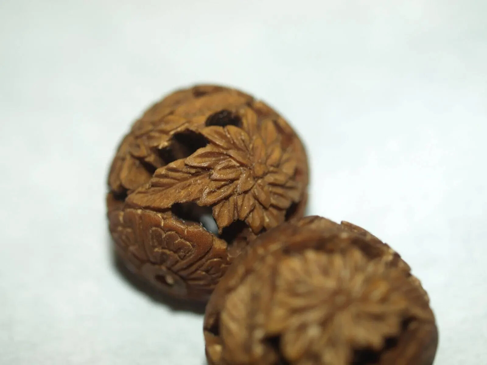 Vintage Carved Chinese Wood Wooden Bead Chrysanthemum Flower Design carving 22mm