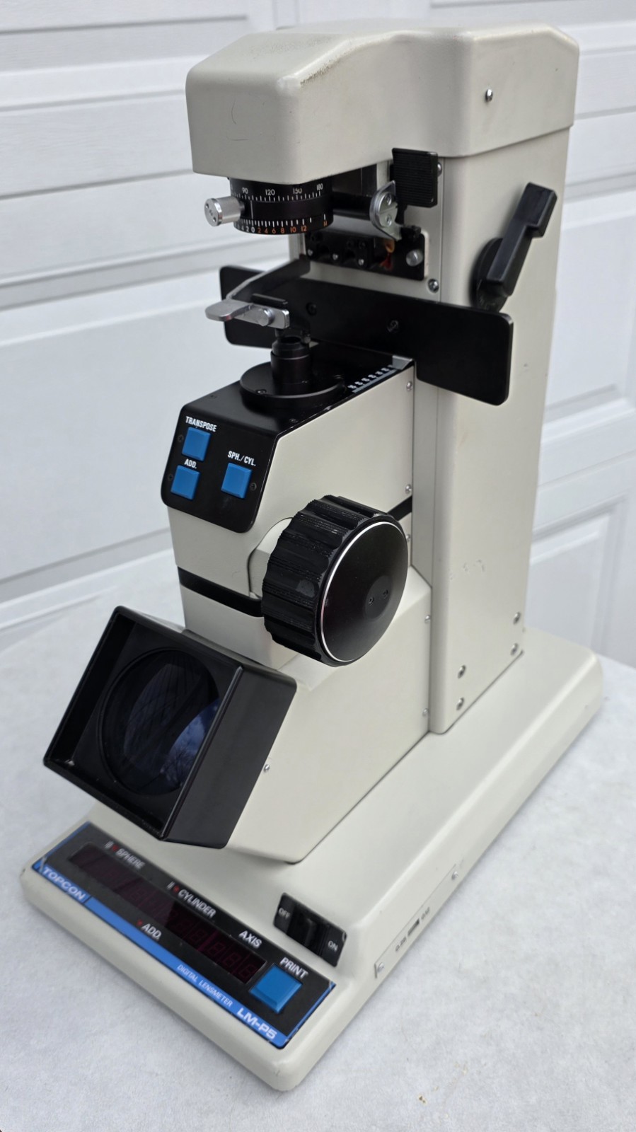 Topcon LM-P5 Digital Lensmeter POWERS ON! -for parts only