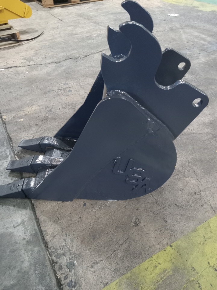 12 Inch Mini Excavator Bucket Fits Machines 5,000 To 6,000 Lbs