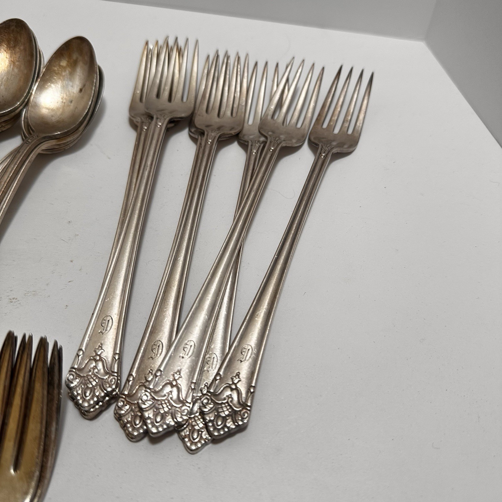 1847 Roger’s Bro Her Majesty Silverware 72 Piece Set Vintage