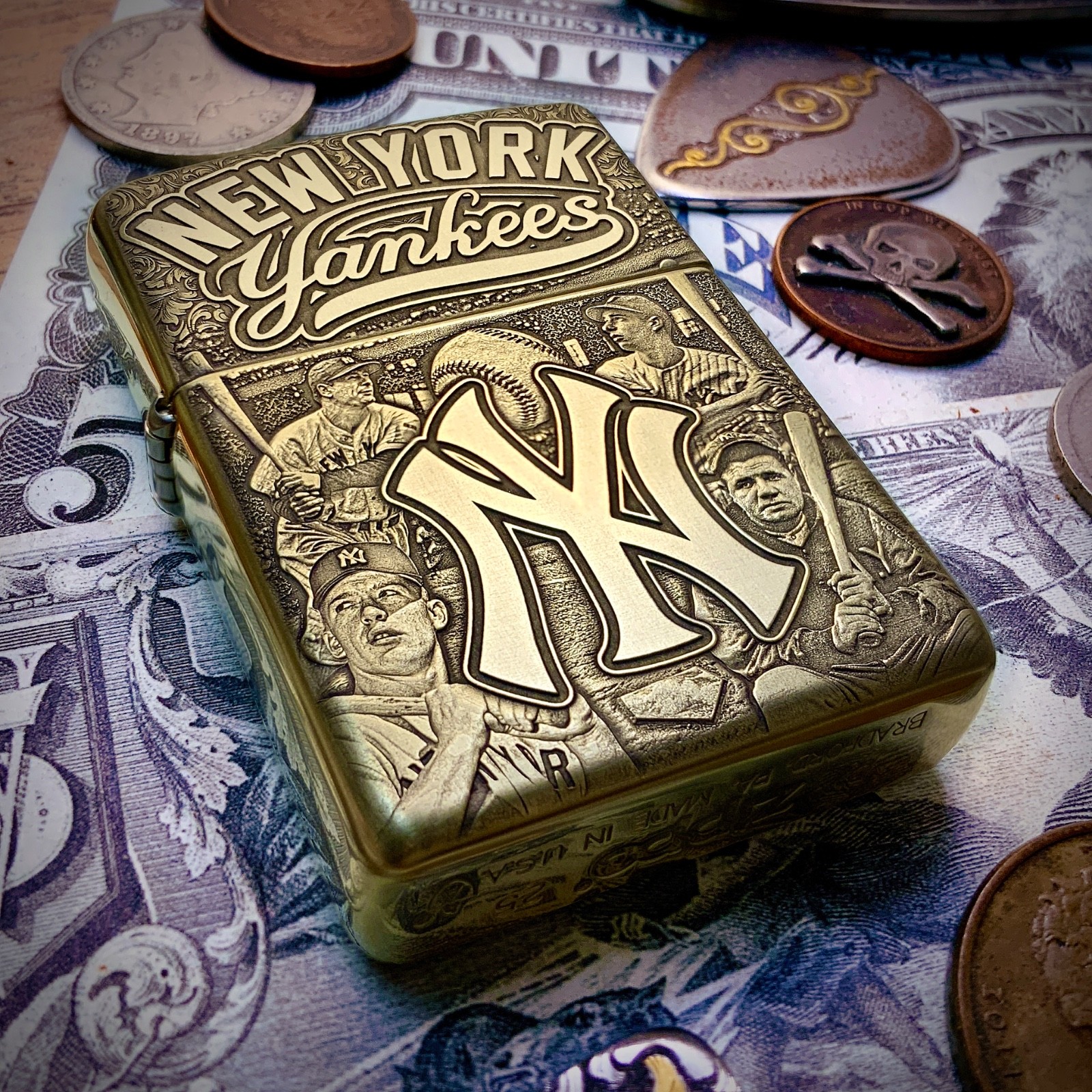 Zippo “New York Yankees” Baseball Themed Engraved Brass Armor Cigarette Lighter