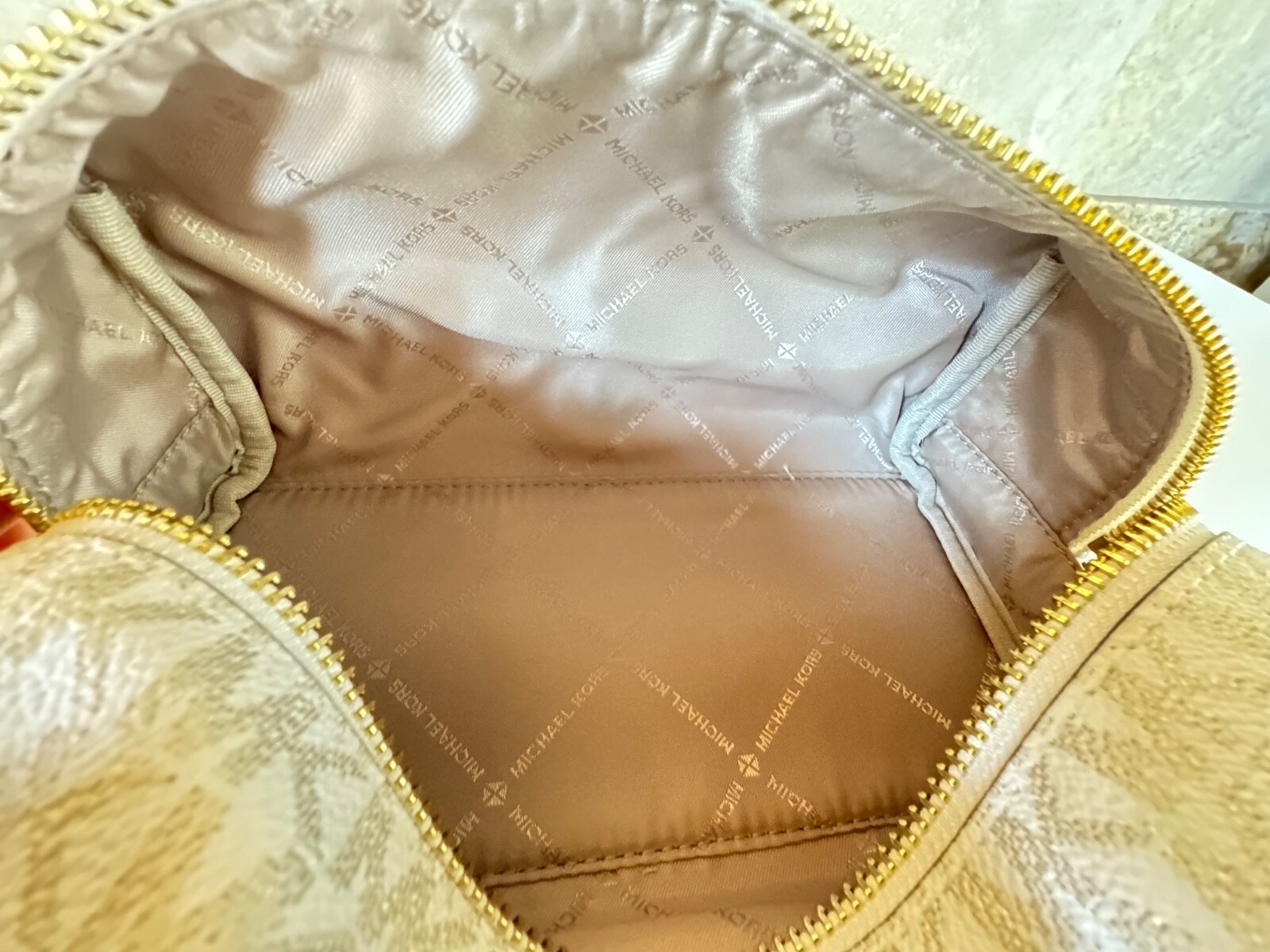 MICHAEL KORS JET SET TRAVEL MEDIUM TRAVEL COSMETIC CASE MK PALE GOLD MULTI