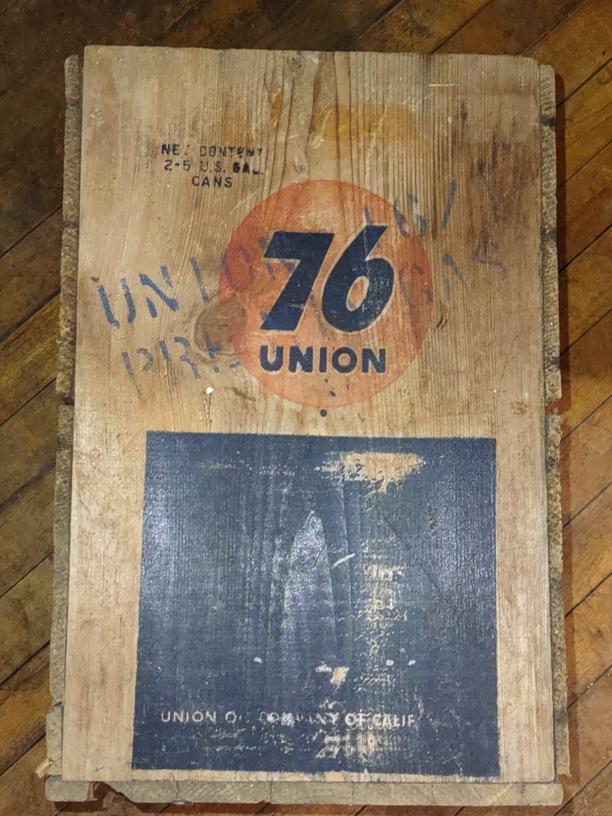 Vtg wooden crate for the Union 76 Oil Company of California (advertisement)