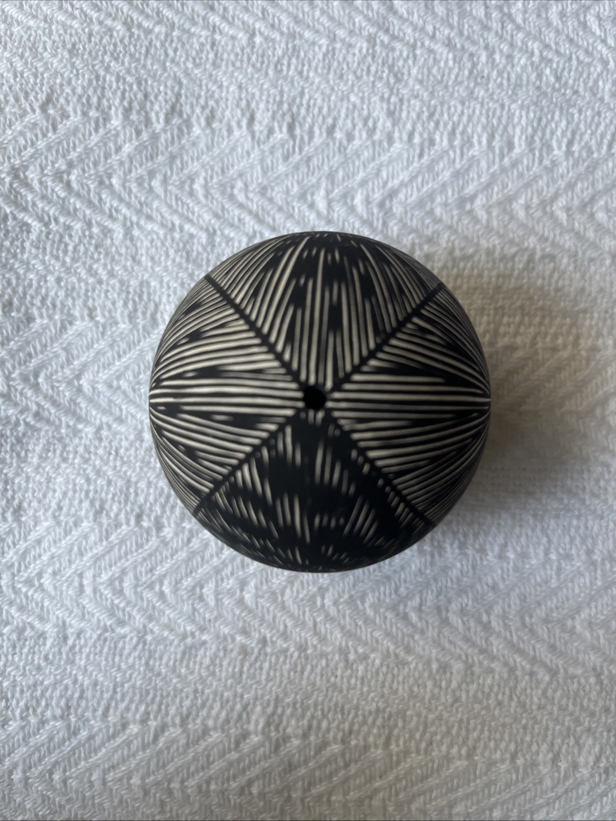 Southwest Native American Acoma Pueblo Pottery Signed Fine Line ‘Seed Pot’