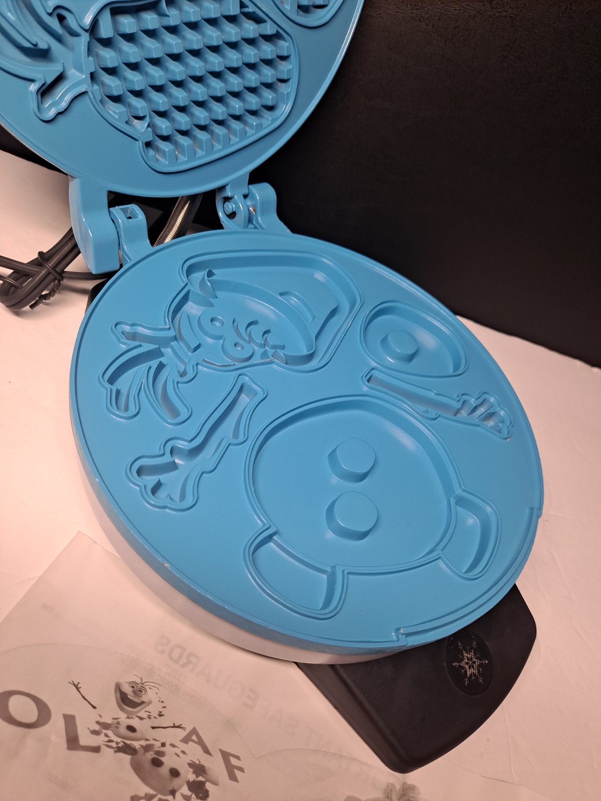Disney Frozen 2 Olaf Waffle Maker W/Booklet Snowman