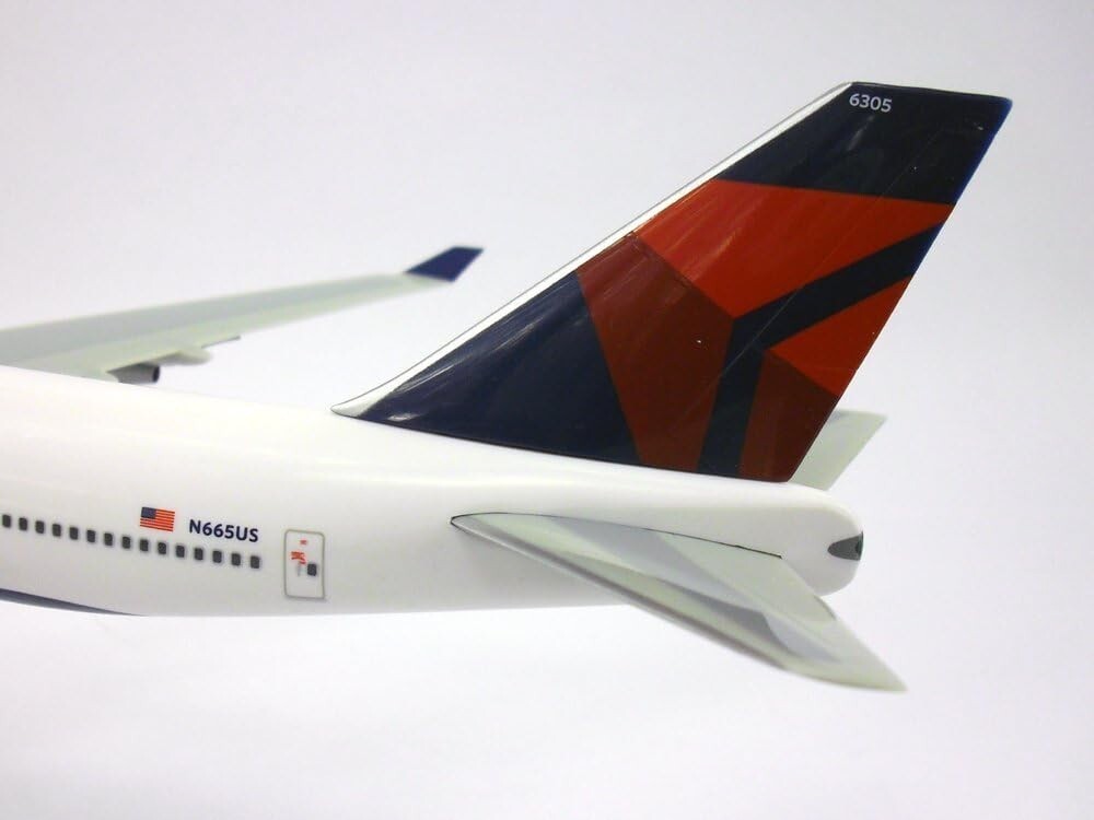 Flight Miniatures Delta Airlines Boeing 747-400 1:200 Scale Model Airplane