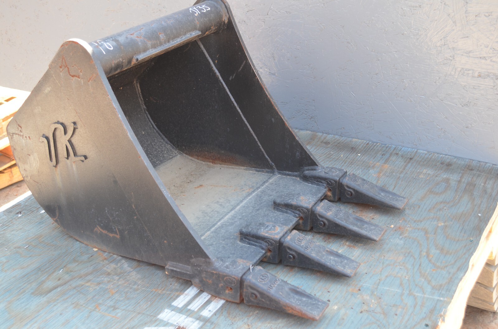 18" WAIN ROY BUCKET 3.5 METRIC TON MACHINE