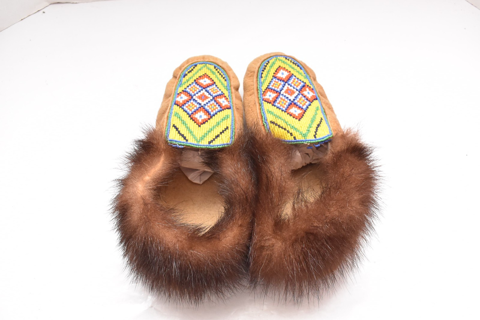 VINTAGE CREE INDIAN GEOMETRICAL BEADED MOCCASINS NATIVE AMERICAN 11"