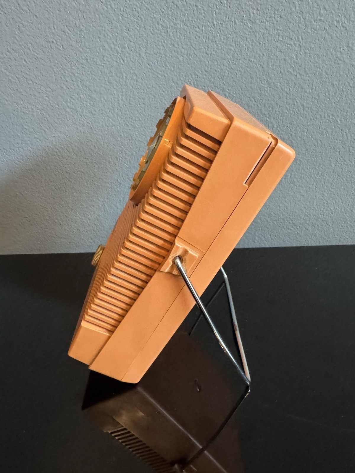 VTG MOTOROLA Transistor Radio 7X25P With Stand - Orange - Untested As-Is Retro