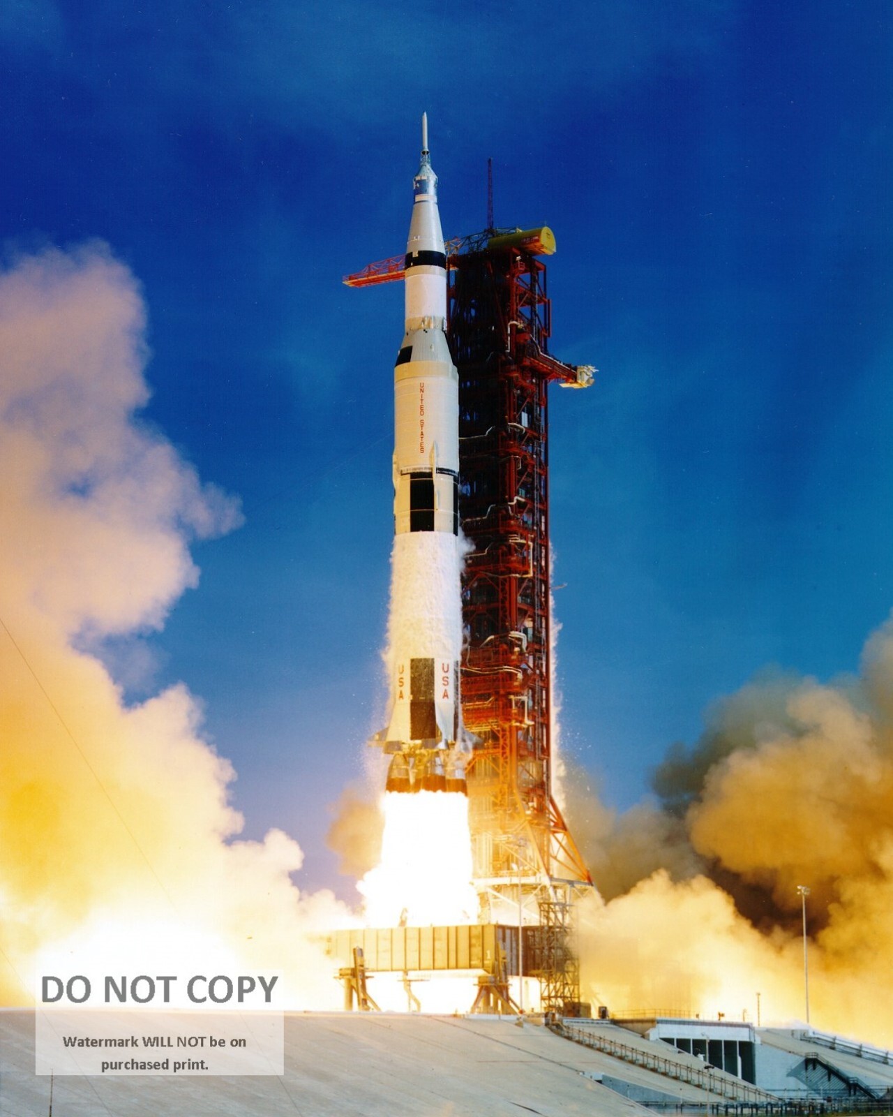 LIFT-OFF OF THE APOLLO 11 SATURN V FROM LAUNCH COMPLEX 39A - 8X10 PHOTO (BB-034)