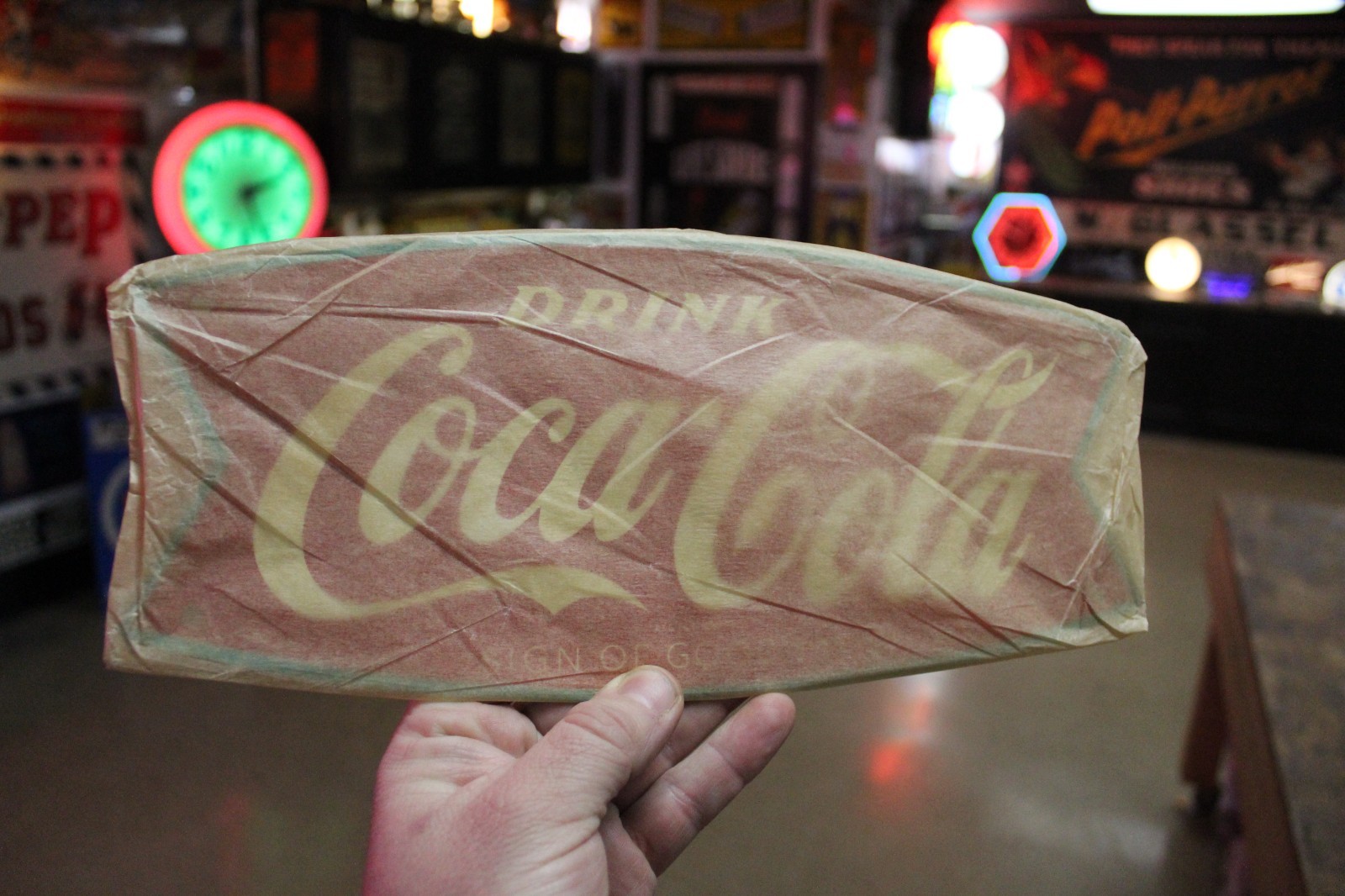 RARE 1950s DRINK COCA COLA TEAL BORDER FISHTAIL PAINTED METAL DEALER SIGN SODA
