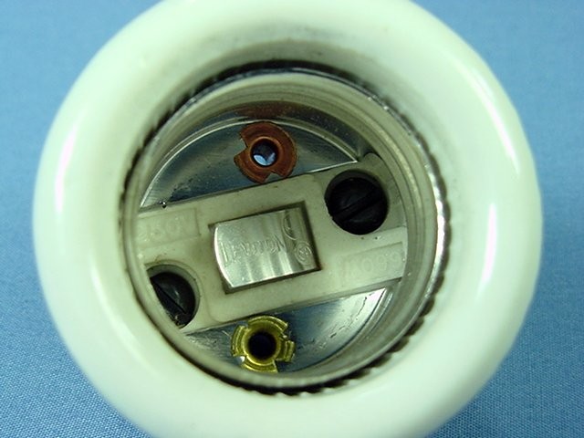 Leviton Porcelain Lampholder Bead Shade Ring Pipe Mount Light Socket 660W 10065