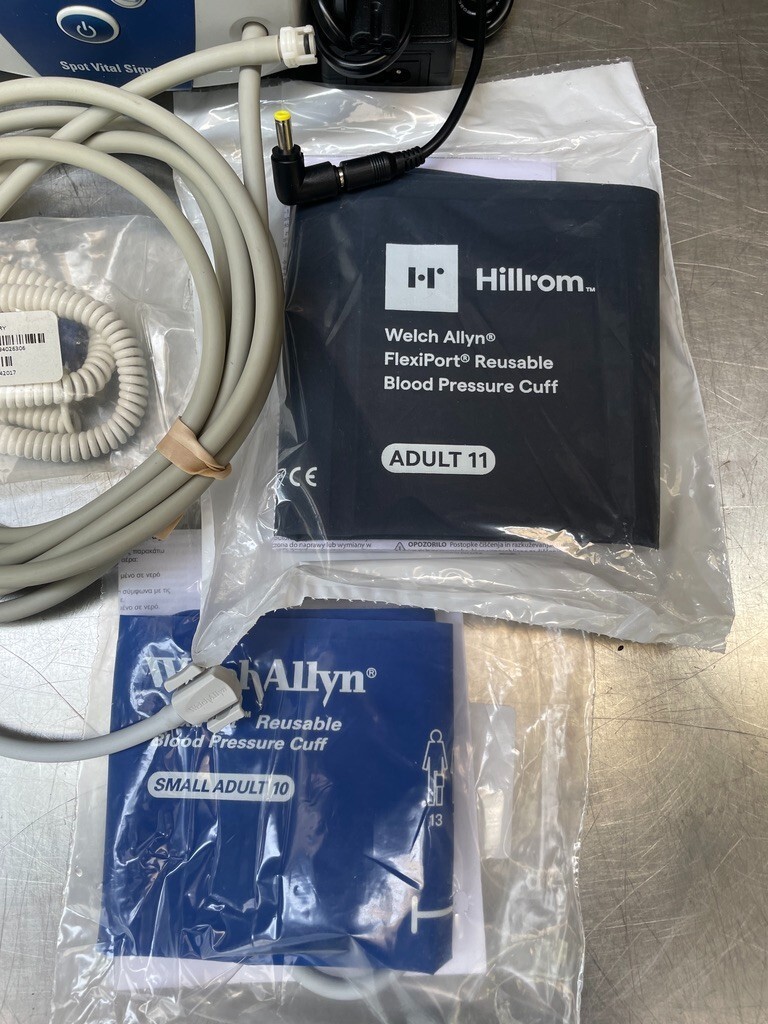 Welch Allyn 420 Spot Vital Signs Monitor 42NTB W/ Battery Temp Power Cuff