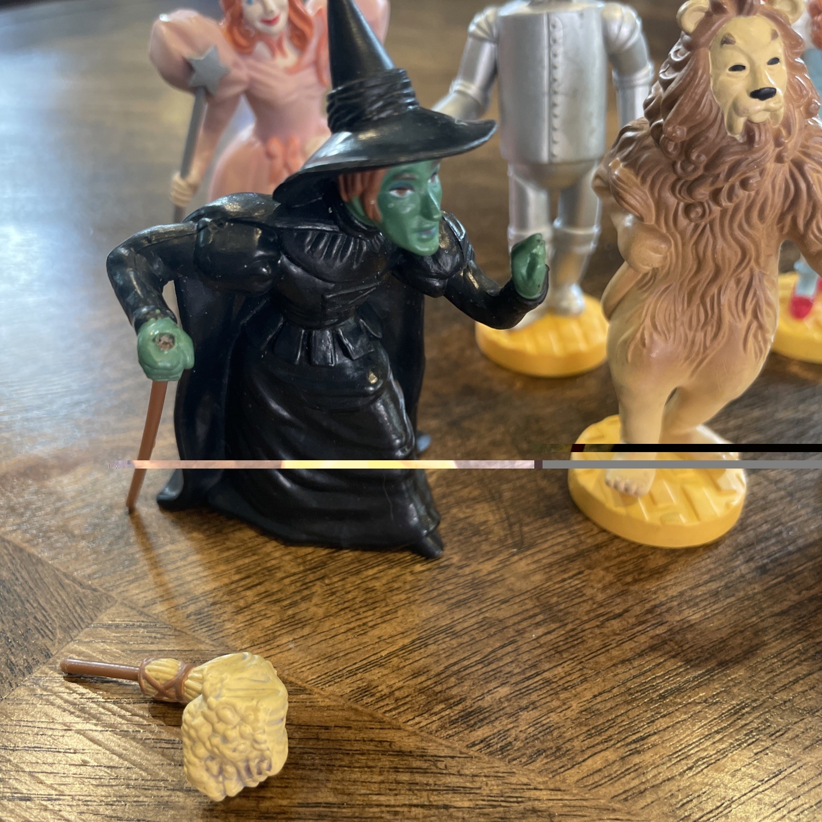 Vintage Wizard Of Oz Set Of 6 1939 Loew's Ren 1966 MGM 1987 Turner Macau Figures