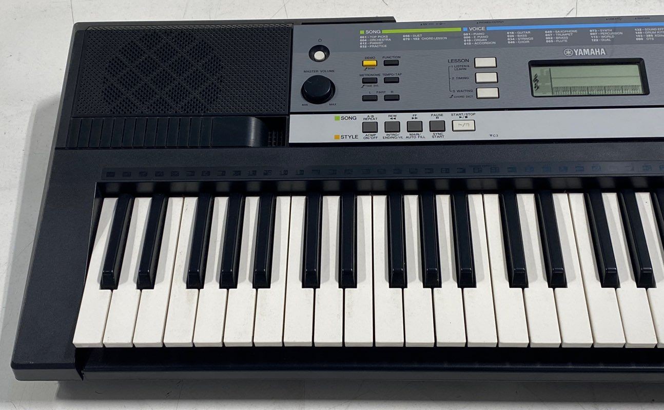 Yamaha 61 keys Portable Keyboard